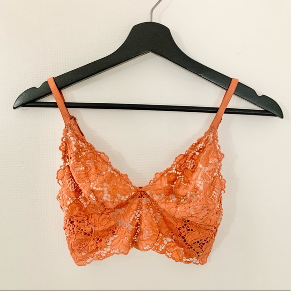 LIKE NEW Sz Small Victoria’s Secret Lace Bralette - Picture 1 of 4